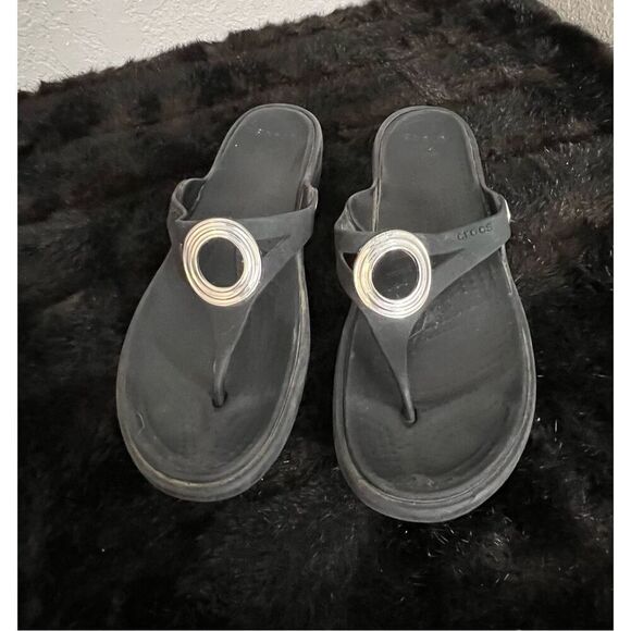 CROCS Black Rubber Thong Sandals Women's 7 - Picture 1 of 6